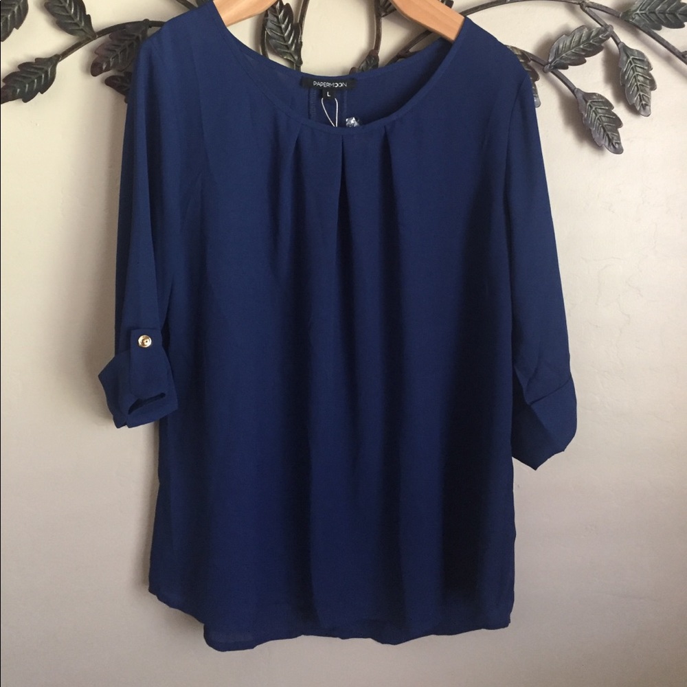 NWT Button back detail top