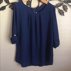 NWT Button back detail top
