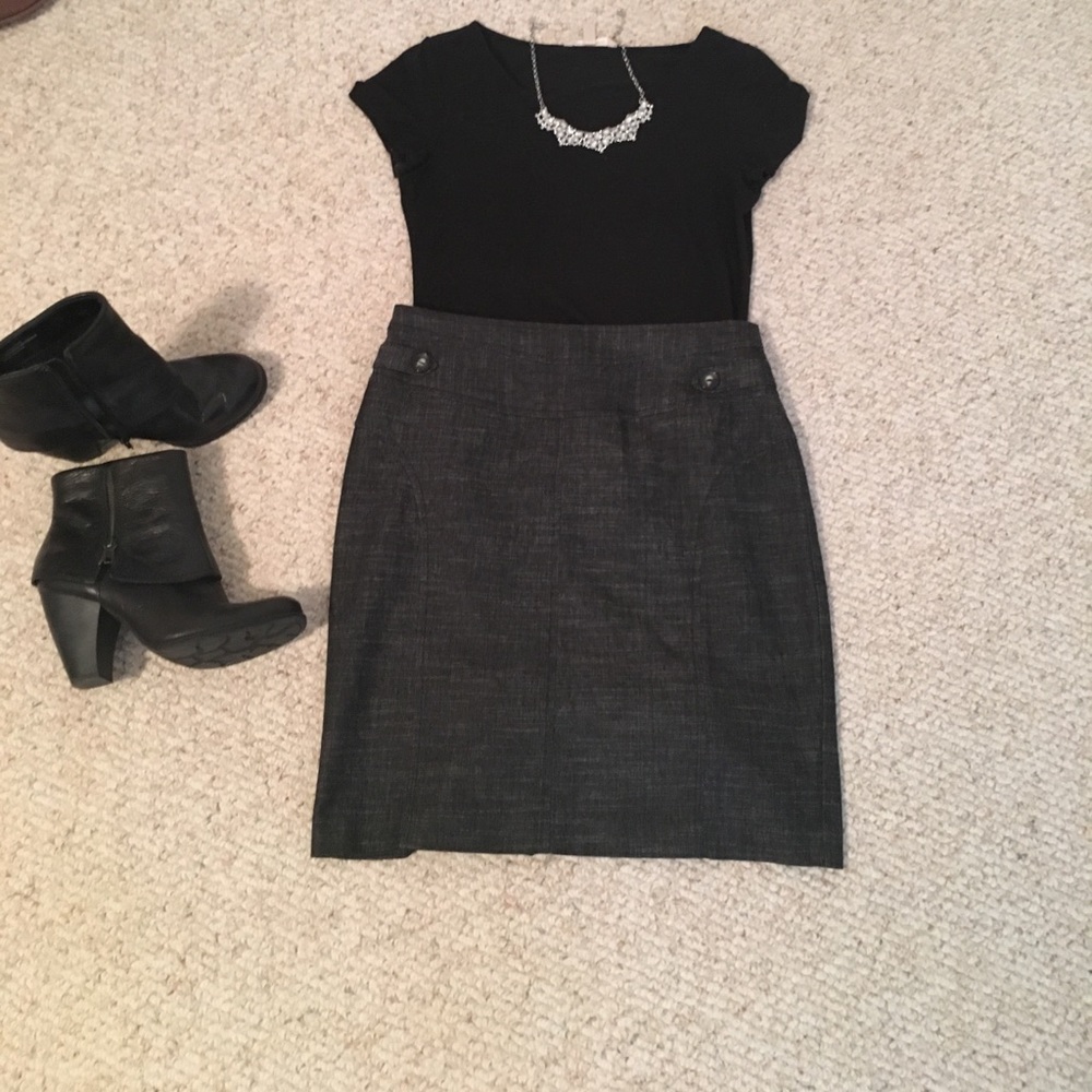 Stretchy grayish pencil skirt.