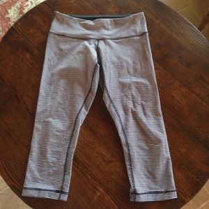 USED LULULEMON LEGGINGS