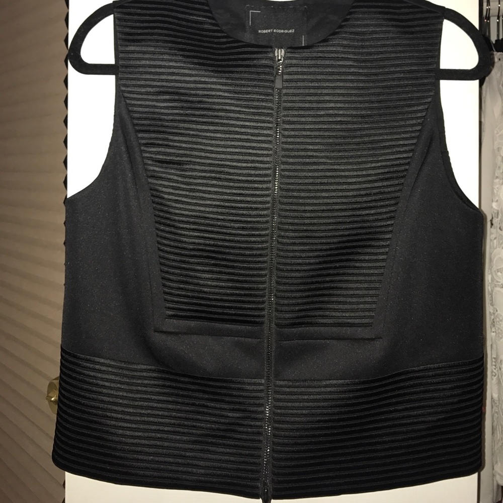 Robert Rodriguez Quorra vest