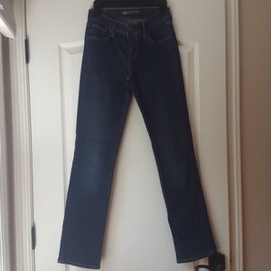 Levis Jean Size 2/26 Regular Inseam