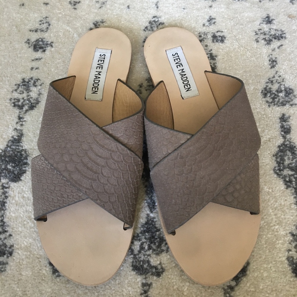 Steve Madden crossfront slides