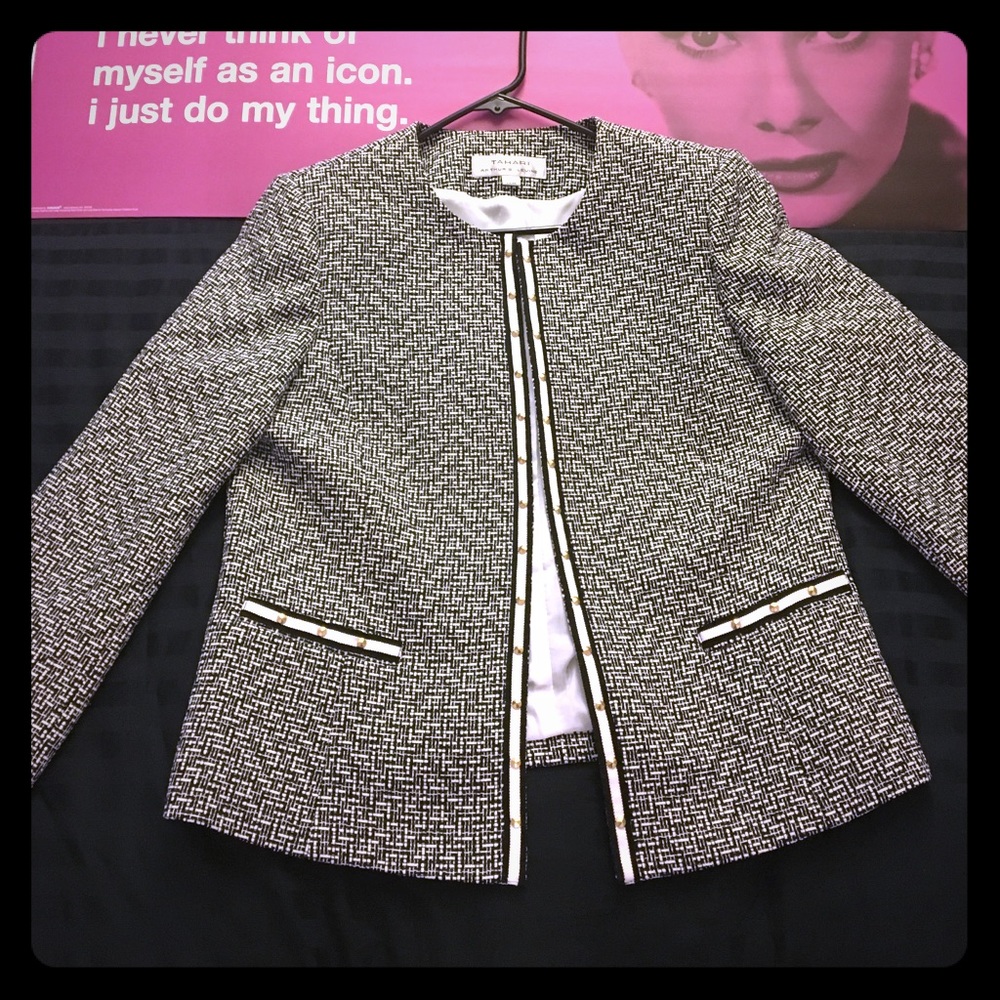 Tahari Open Front Collarless Cropped Blazer