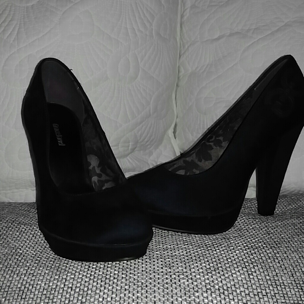 Graceland Round Toe Pumps