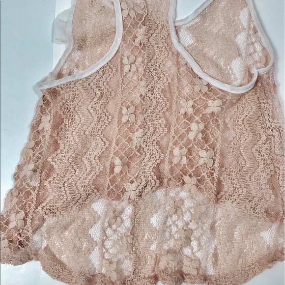 😸This is a really cute Lacey shirt with a big bow - Picture 3 of 6