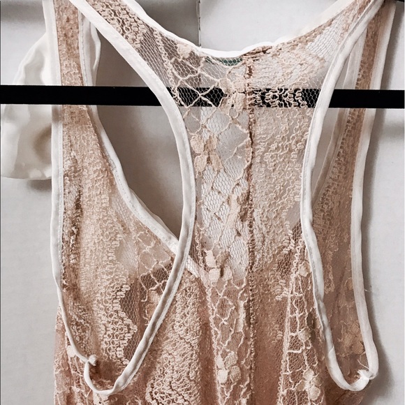 😸This is a really cute Lacey shirt with a big bow - Picture 5 of 6