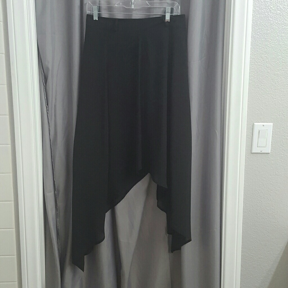 🎊HP🎊➕ Black lined shark bite midi skirt