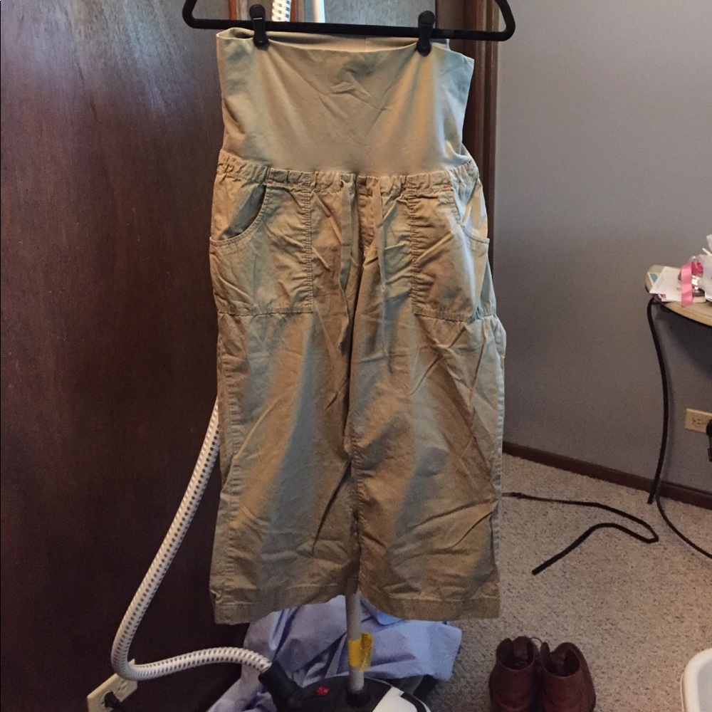 Gap maternity capris.