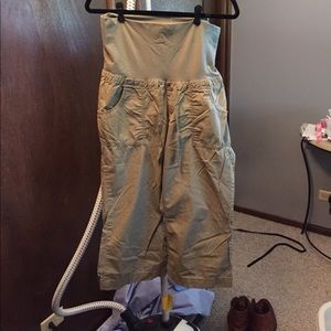 Gap maternity capris.