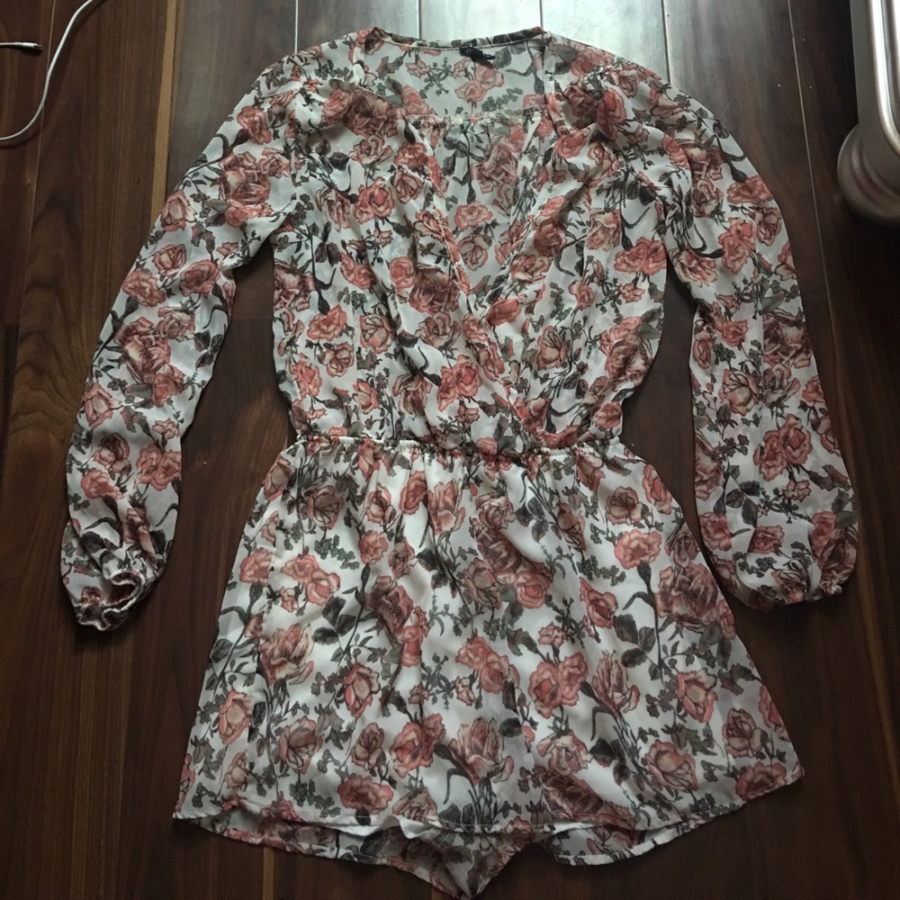 Love Culture v neck romper