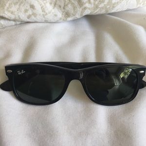 "New Wayfarer" Ray Bans