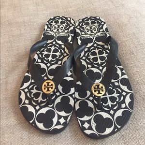 Tory Burch Printed Flip Flops size 6