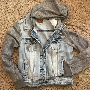AEO light denim jacket with grey sleeves