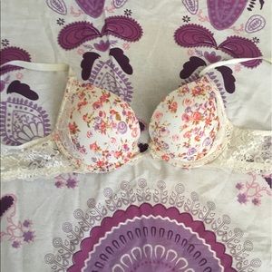 VS Floral & Lace Bra