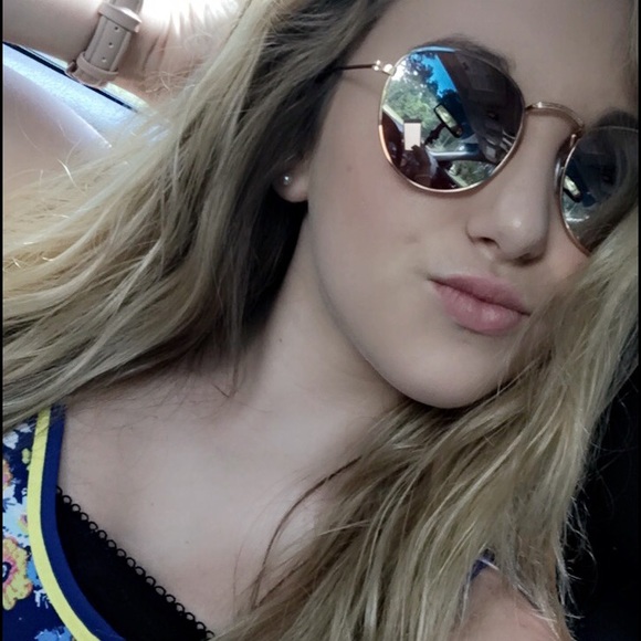 Meet your Posher, Peyton - Picture 1 of 1