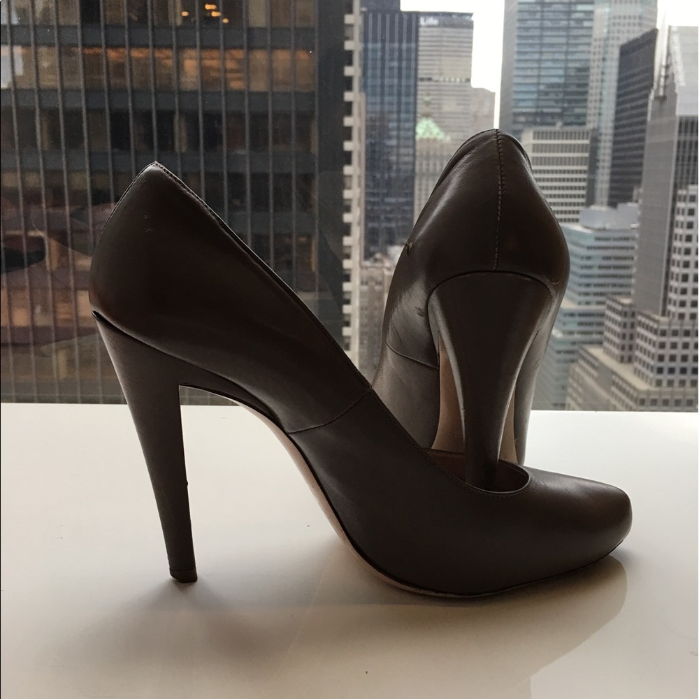 Miu Miu Vernice Taupe leather pumps