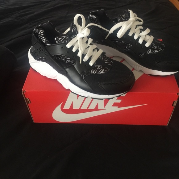 Nike Other - Grade School Girl's Nike Huarache