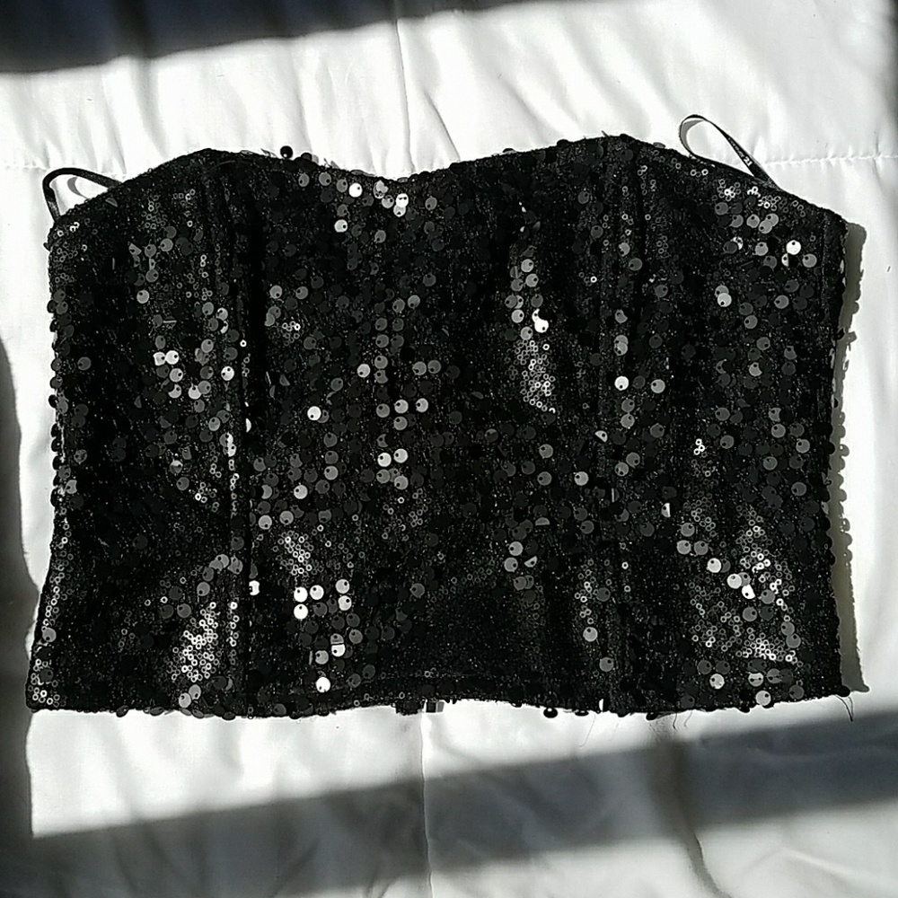 **CLOSET CLEAR OUT SALE!**Zip up sequenced top
