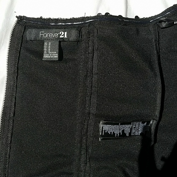 **CLOSET CLEAR OUT SALE!**Zip up sequenced top - Picture 3 of 4