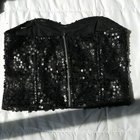**CLOSET CLEAR OUT SALE!**Zip up sequenced top - Picture 4 of 4