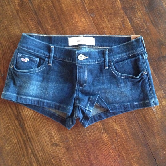 Last chance: BRAND NEW Hollister short-shorts - Picture 1 of 3