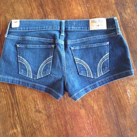 Last chance: BRAND NEW Hollister short-shorts - Picture 2 of 3