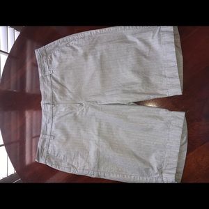 Patterned Bermuda shorts