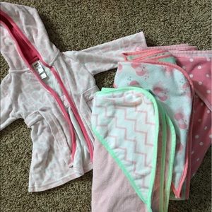 Baby robe and set of 3 hooded towels