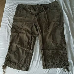 Army/Olive green cropped capri pants