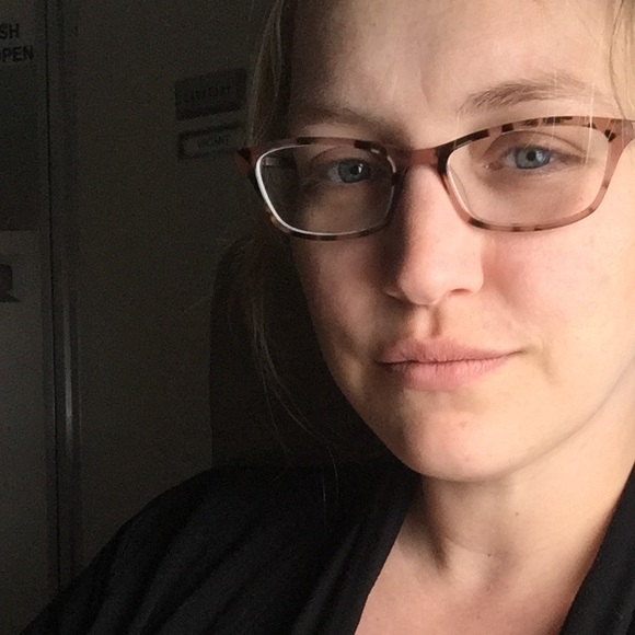Meet your Posher, Jessica - Picture 3 of 3