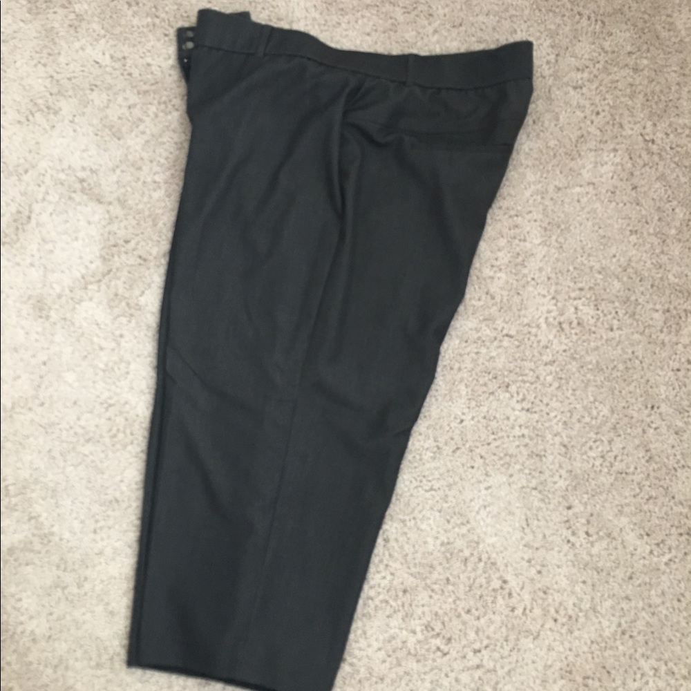 Price ⬇️ Dressy, dark grey crops
