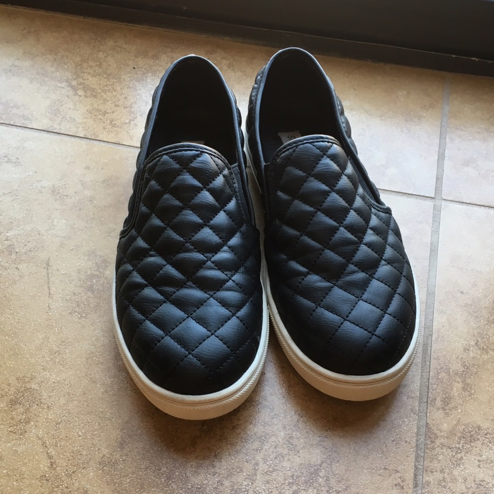STEVE MADDEN SLIP ONS - Picture 2 of 6