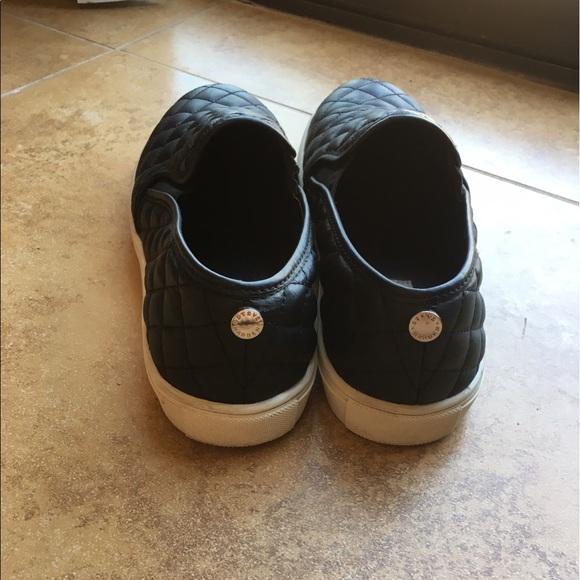 STEVE MADDEN SLIP ONS - Picture 4 of 6