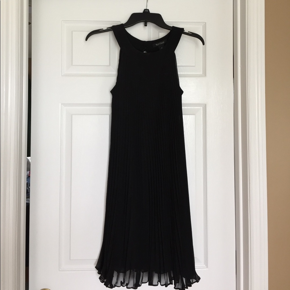 Beautiful White House Black Market party dress