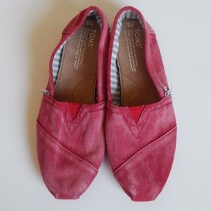 Toms Distressed Red W8