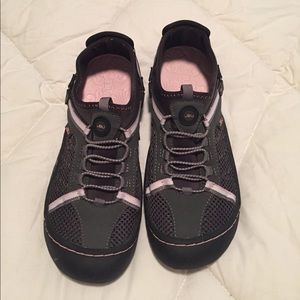 Jambu sport sneakers!