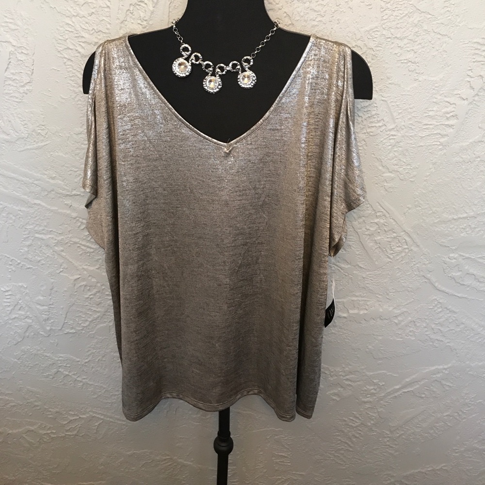 NWT- COLD SHOULDER SILVER TOP