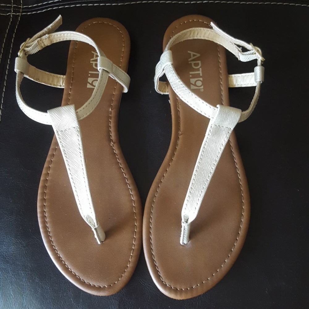 Apt 9 sandal