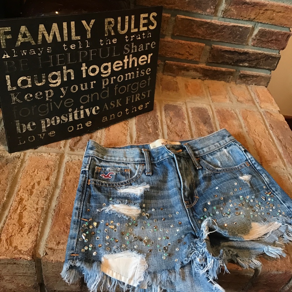 Hollister High Waisted Destroyed w Sequins