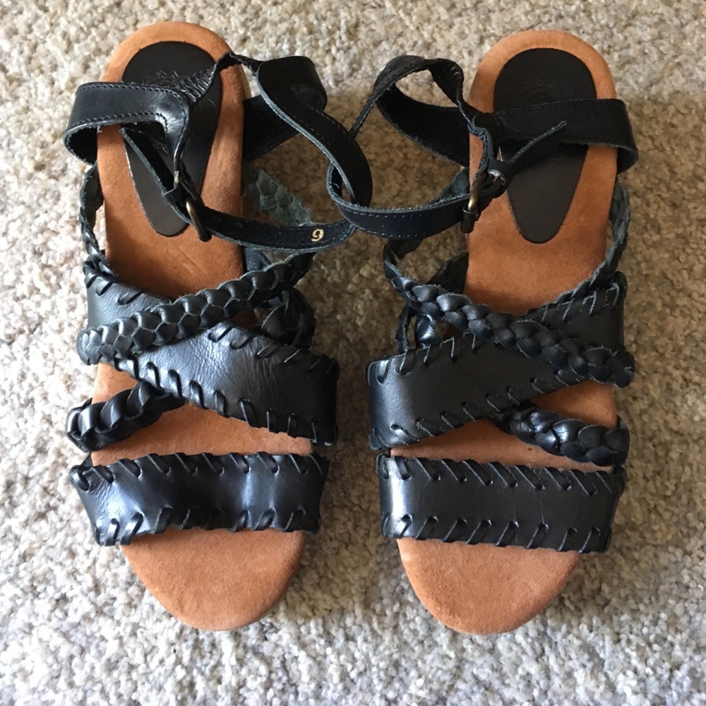 ❤️💕Black braided leather wooden heel sandal❤️💕