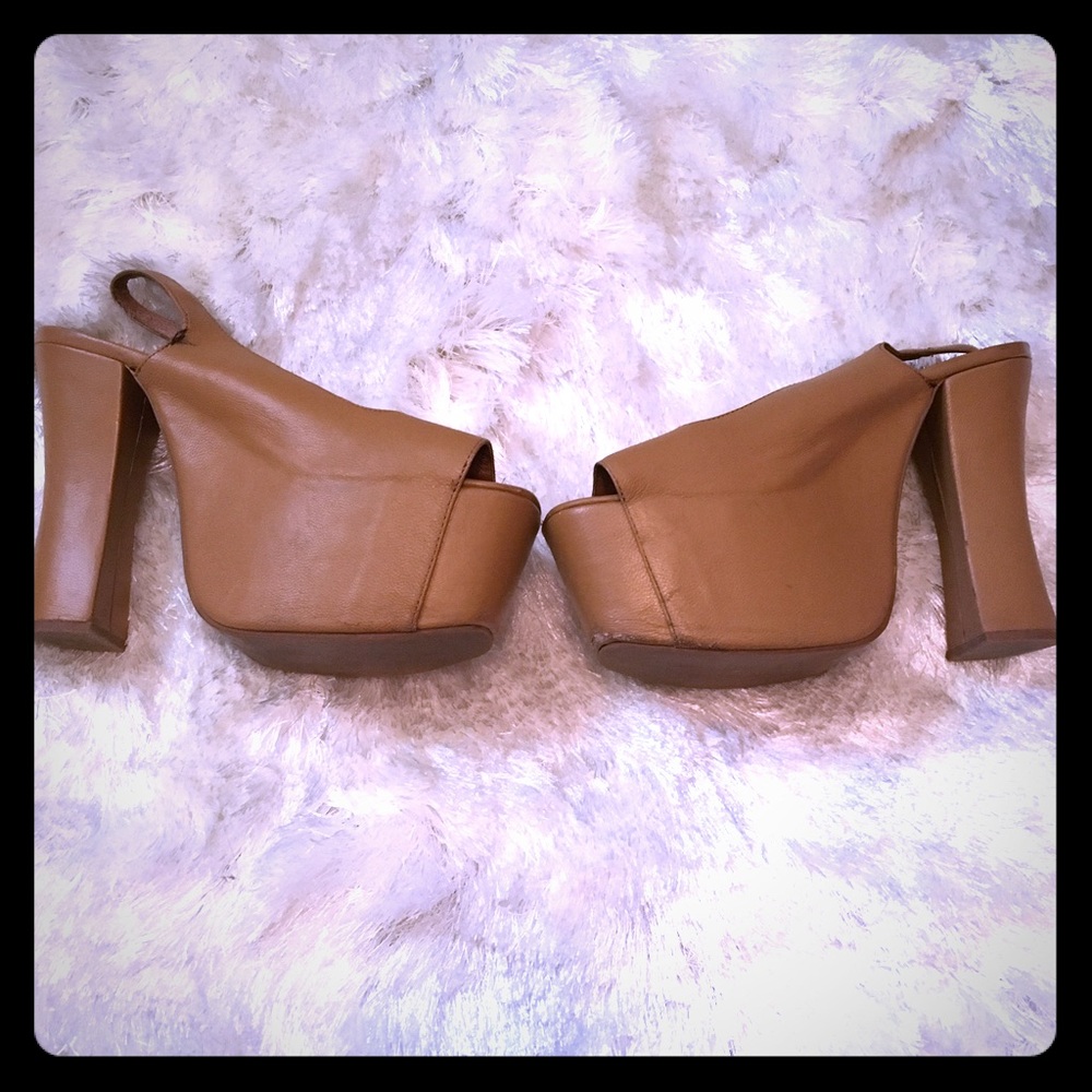 Super high tan platforms.