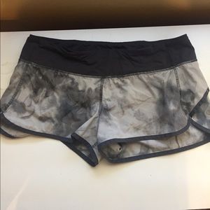 Lululemon Tie Dye Runspeed Shorts. Size 10.