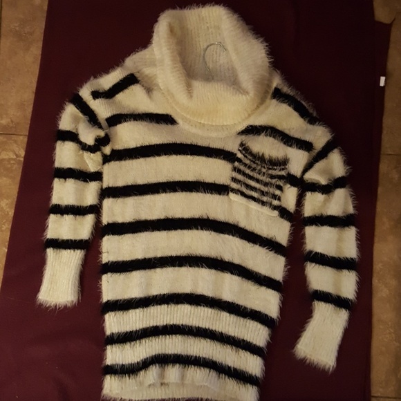 Sweater - Picture 1 of 3