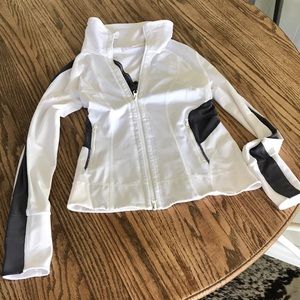 Zella Ruffle White Jacket Small