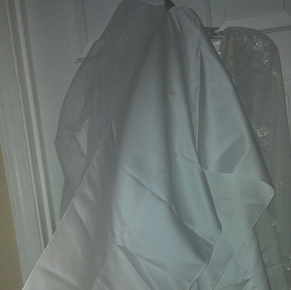 SOLD!! :) Wedding dress pics continued