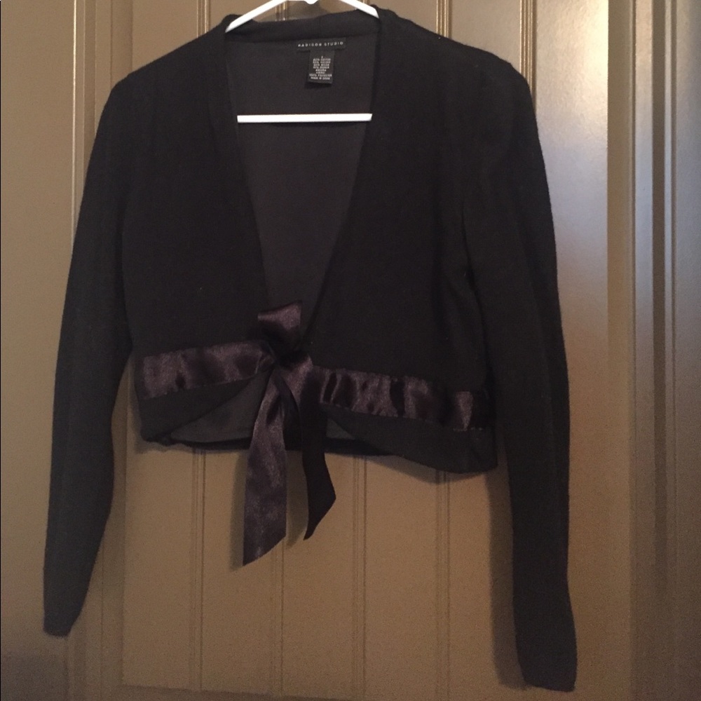Women's shrug with satin tie
