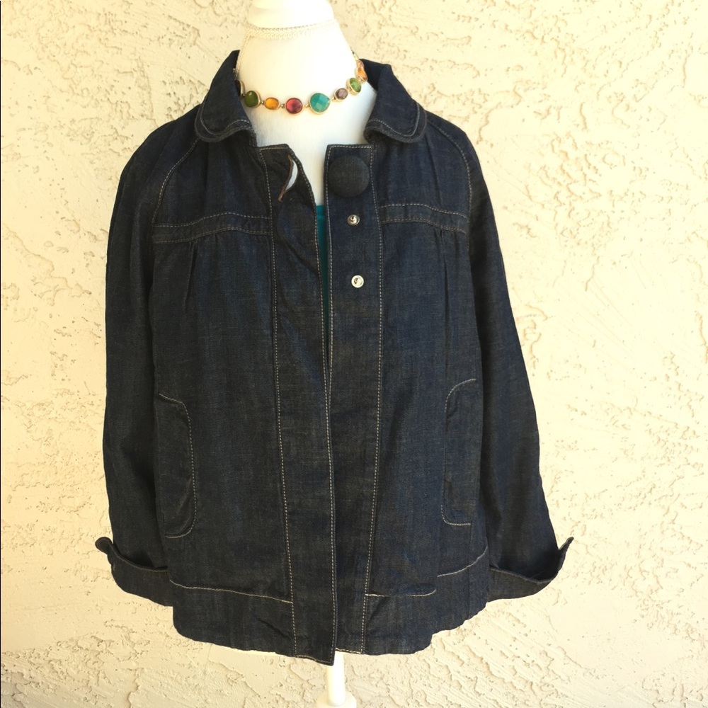 DKNY JEAN JACKET- with pockets in the front.