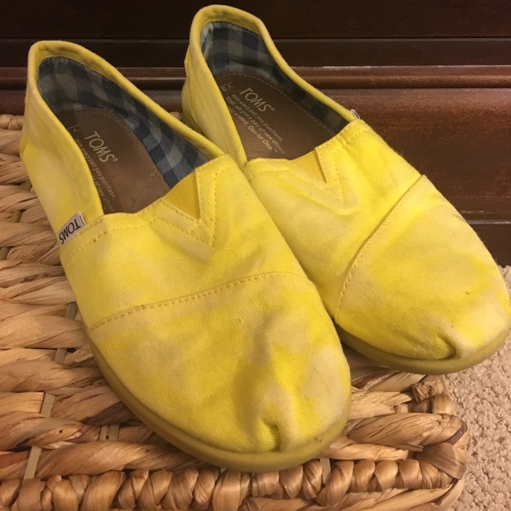 Distressed Yellow Toms