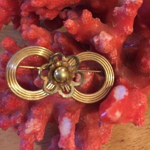 Vintage I skin 1/2  of 12kgf brooch